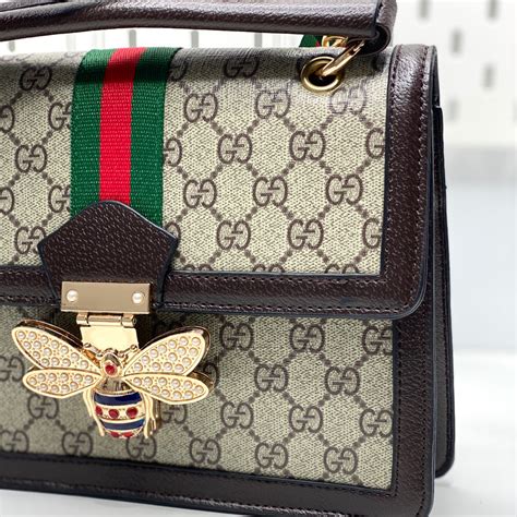 gucci bee pouch|gucci bag with bee clasp.